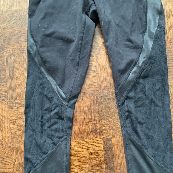 ALO leggings. Multi textured. Size XS - Picture 6 of 9